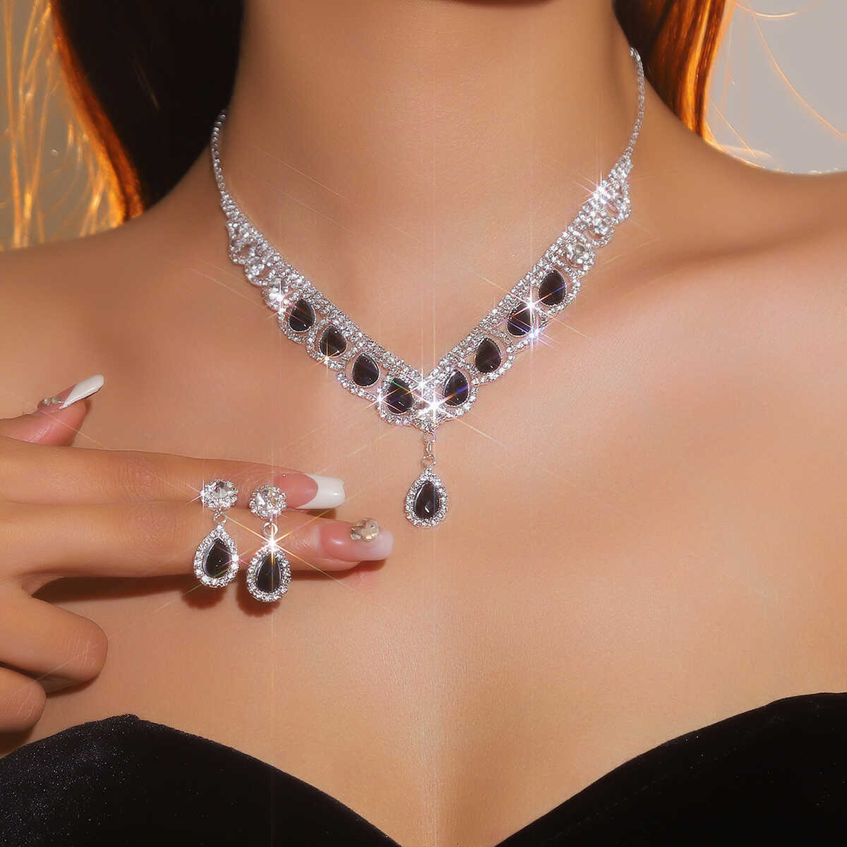 Al Ain Jewelry & Watches Exhibition 2025 - DINGKA Vintage Diamentowy Naszyjnik z Zawieszką
